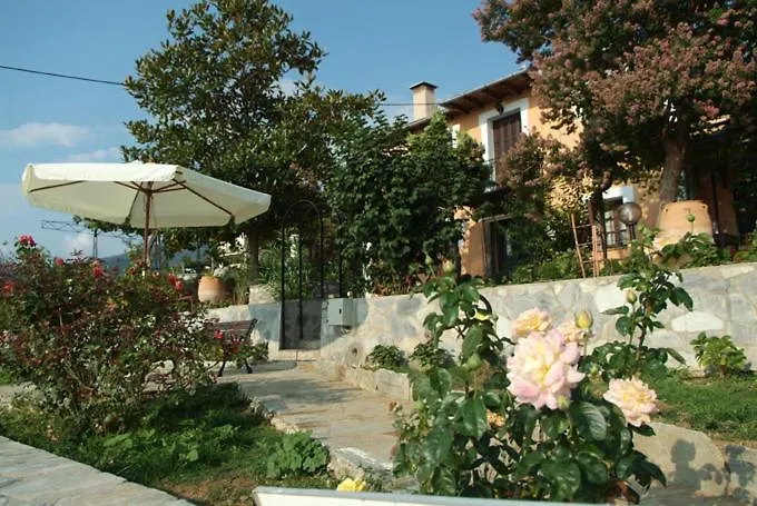 Παραδοσιακός Ξενώνας Ναϊάς *